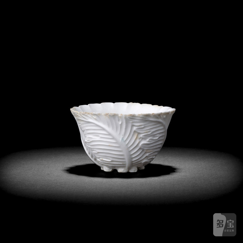 A Chelsea white acanthus or 'Strawberry Leaf' teabowl, circa 1745-49 - 图3
